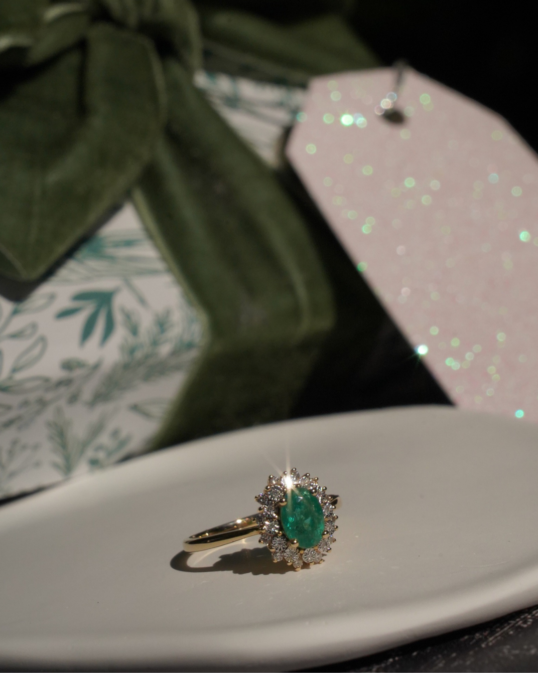 engagement ring with esmerald 