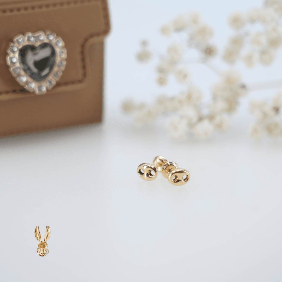 18k Gold GG Stud Small