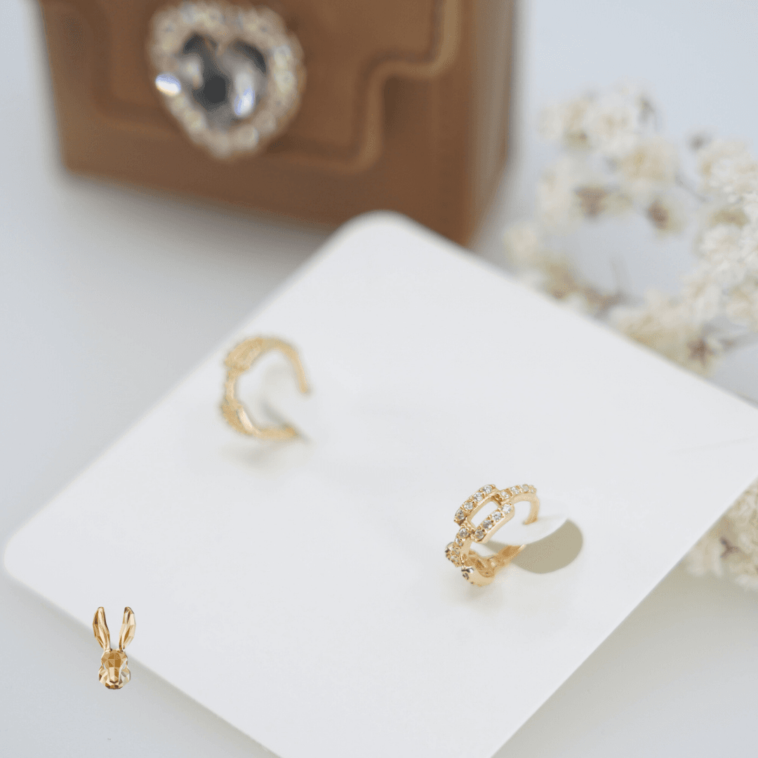 18k gold hoop with zircon