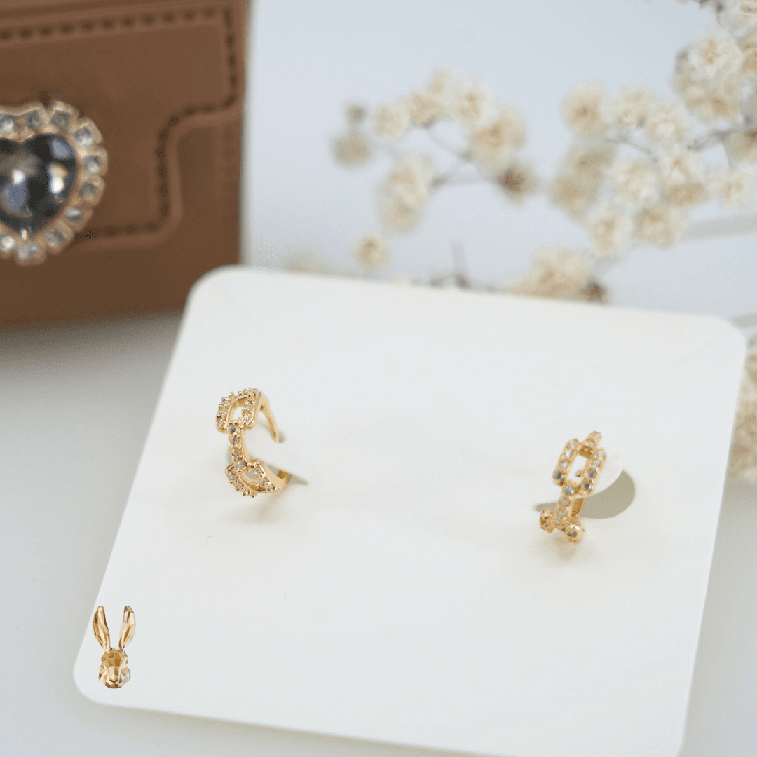 18k gold hoop with zircon