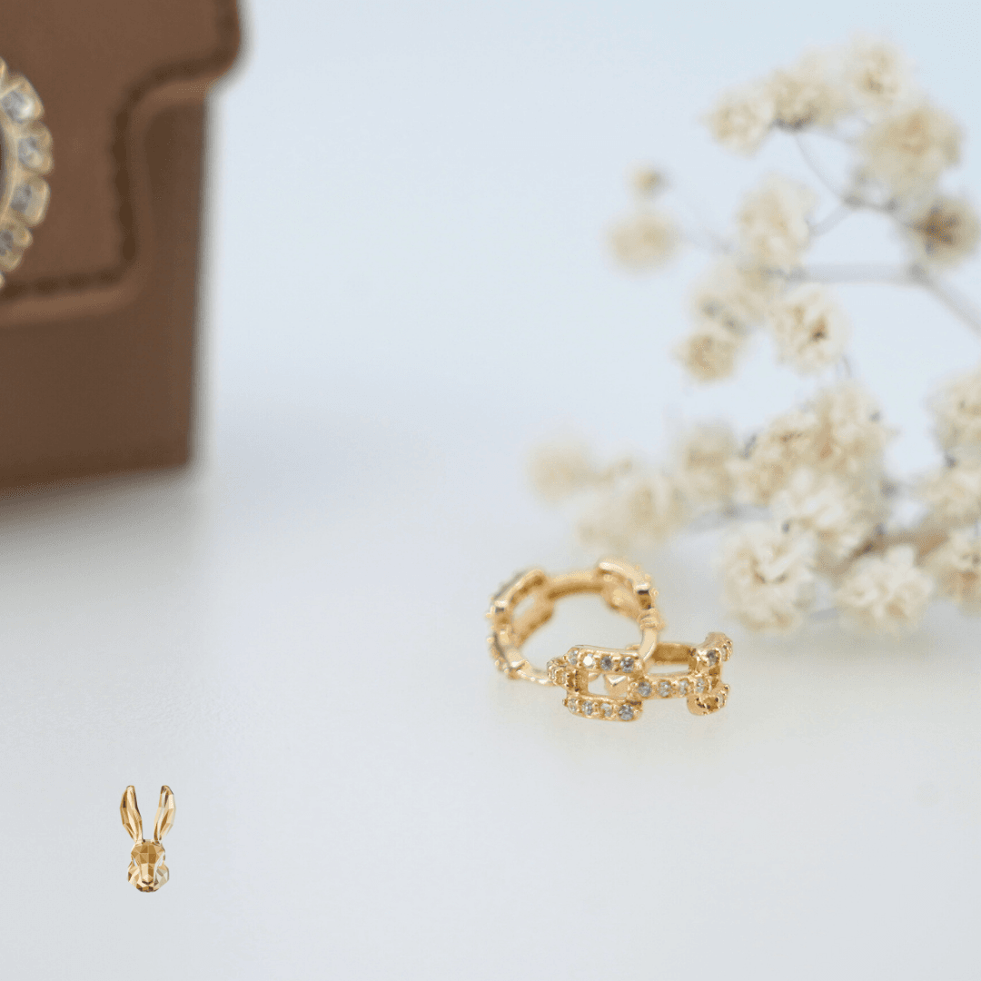 18k gold hoop with zircon