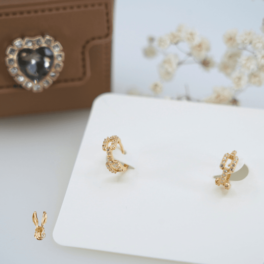 18k gold hoop with zircon