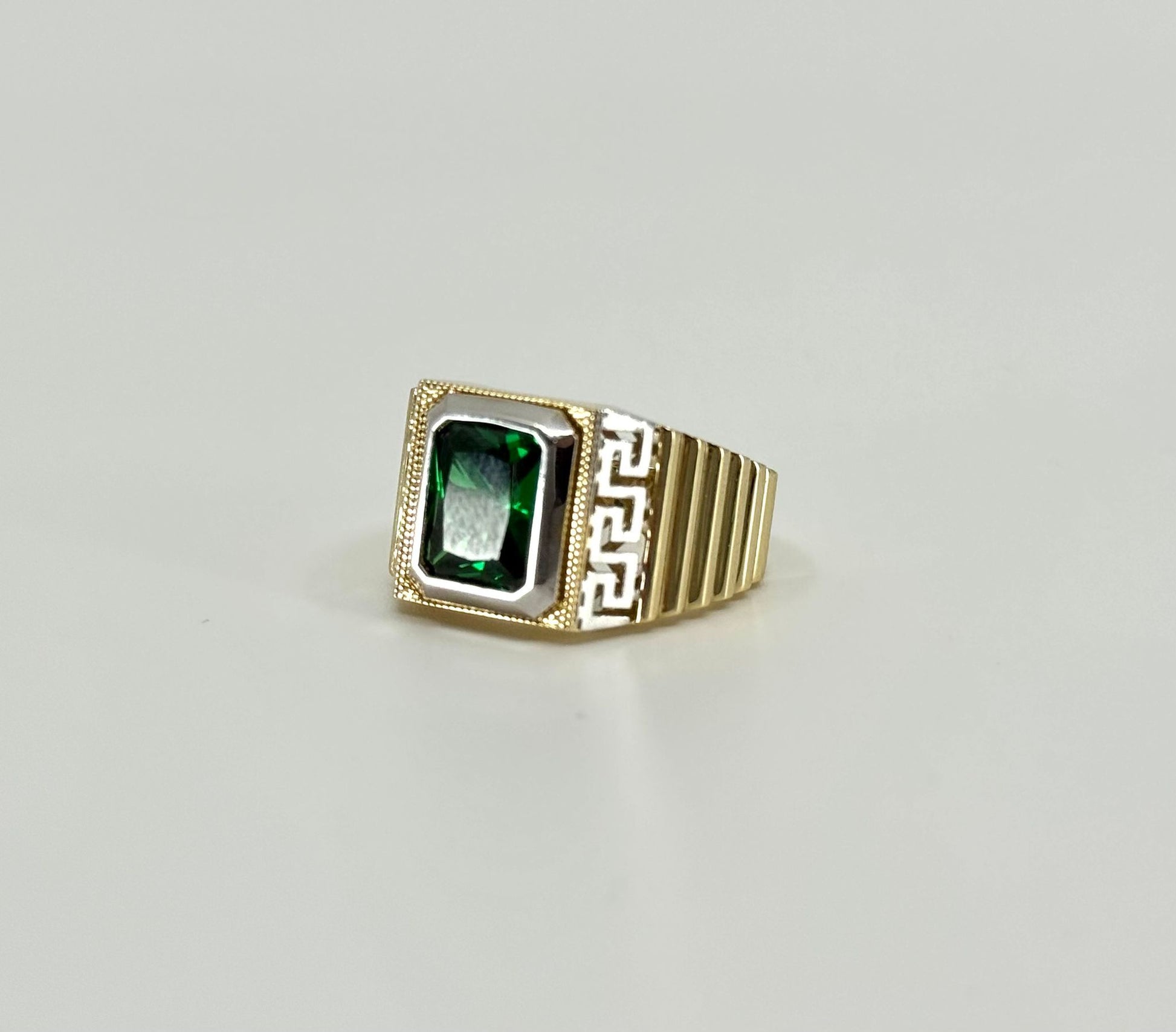 14k Men Ring With Green Stone size 10