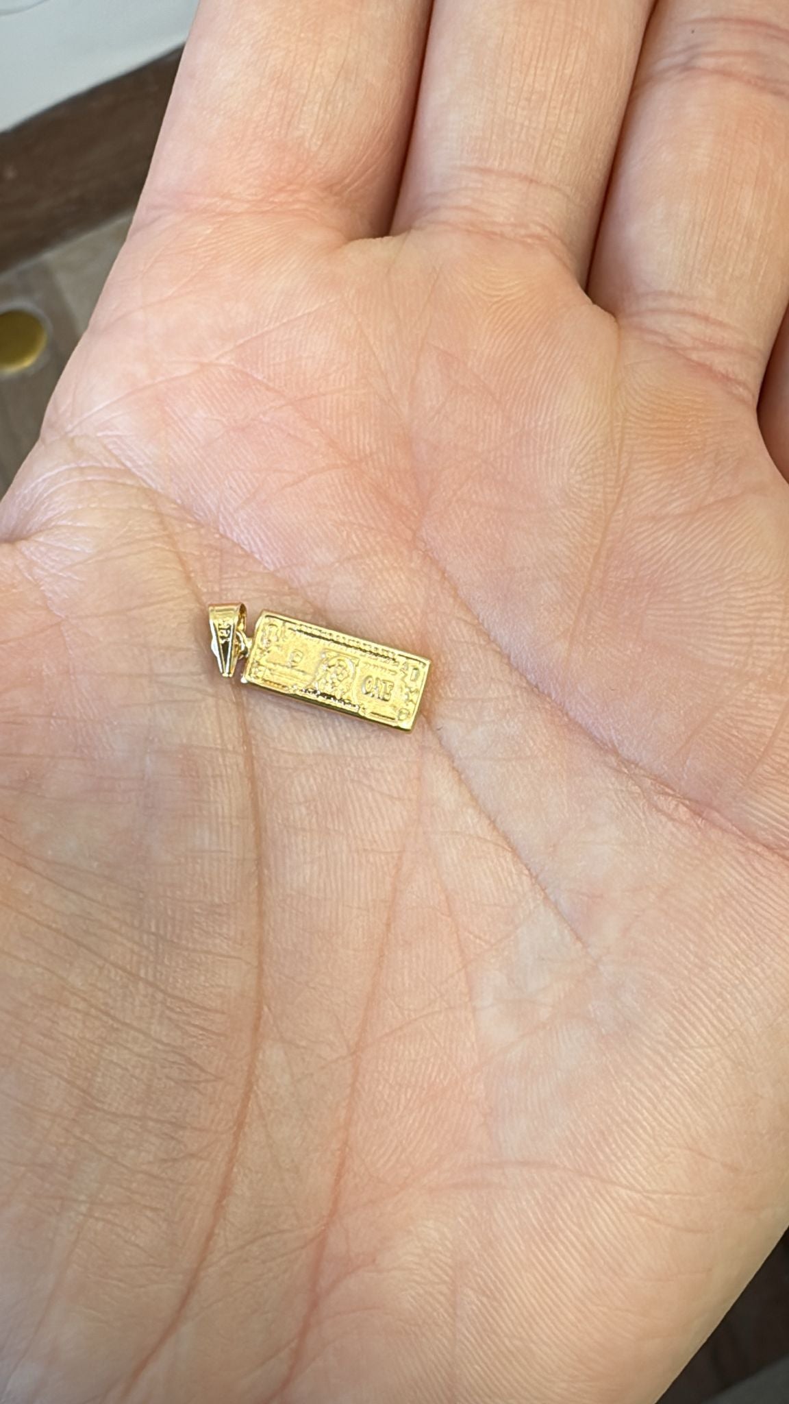 18k dollar pendant